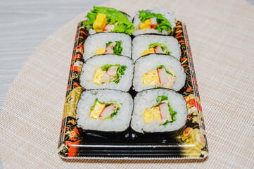 テイクアウトのレタス巻き © kikisora