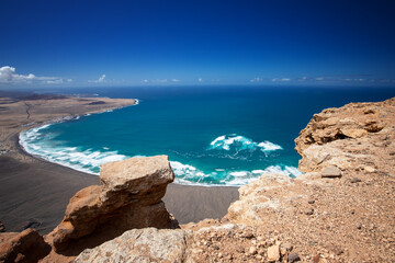 Krajobraz morski, plaża Famara na wyspie Lanzarote