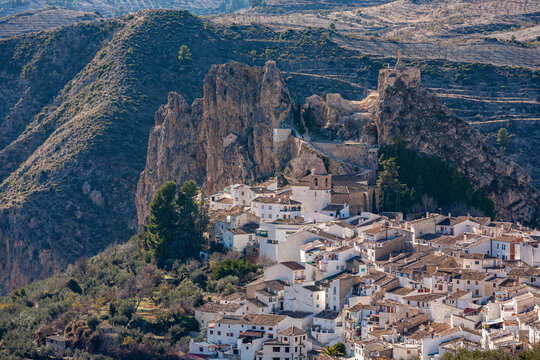 Blick auf Castril, einer andalusischen Kleinstadt in der Region Granada