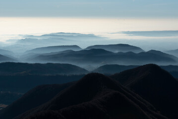 Fototapeta premium Foggy hills landscape in Italy