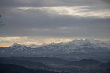 Fototapeta na wymiar Dramatisches Alpenpanorama
