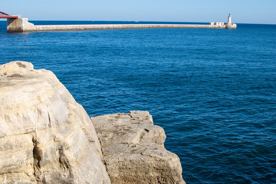 sea and rocks