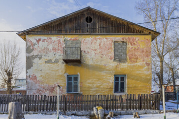 The old building was modernized in order to reduce the cost of heating for residents.