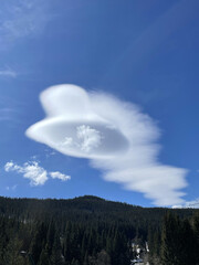 funny photo of a cloud, looks like a white top hat
