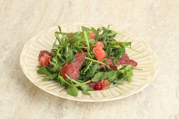 Duck salad with ruccola and grapefruit