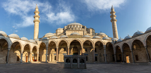 Fototapeta na wymiar View of the majestic Suleiman Mosque patio, Istanbul, Turkey