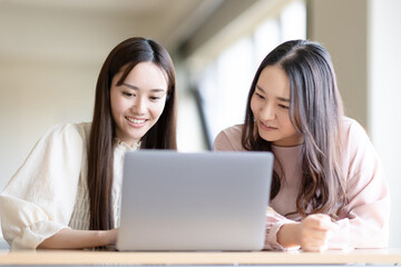 講義を受ける大学生