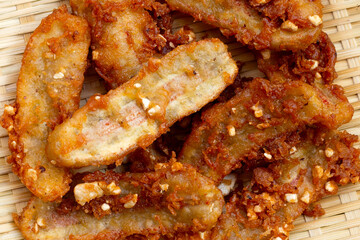 Fried bananas in bamboo plate