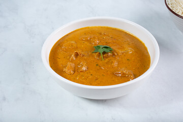 A view of a bowl of chicken tikka masala.