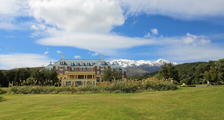 Fototapeta na wymiar Hotel in Tongariro NP, New Zealand