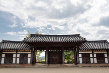 Fototapeta na wymiar A view of the main gate of a traditional Korean house