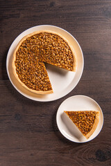 프랑스 전통 방식으로 만든 호두파이