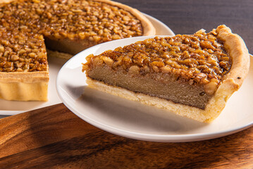 프랑스 전통 방식으로 만든 호두파이