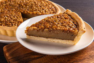 프랑스 전통 방식으로 만든 호두파이