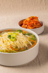 진한 육수와 생면으로 만든 칼국수