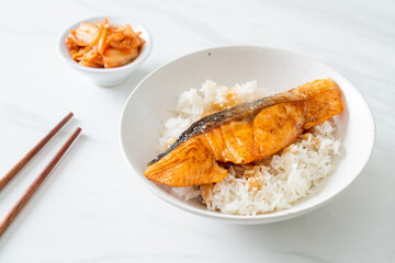 Grilled Salmon with Soy Sauce Rice Bowl