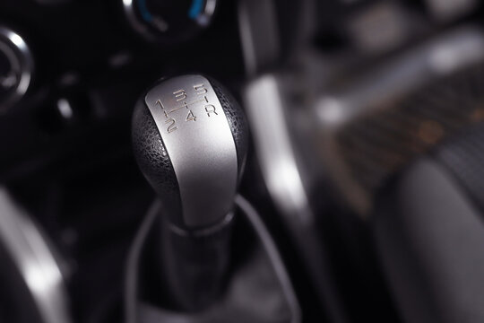 The driver changes gears with a manual gear lever.
