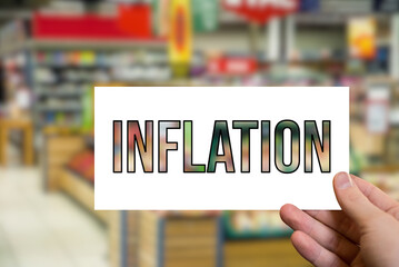 Ein Supermarkt und Hinweis auf die Inflation