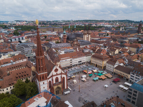 Marktplatz Würzburg mit Marienkapelle