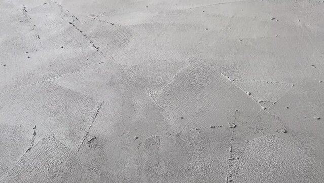 Applying a decorative microcement coating to the floor