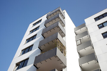 Wohnhaus,  Monotones Wohngebäude, Froschperspektive, Bremen, Deutschland