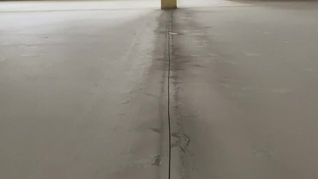 Floor grinding for decorative microcement finishing