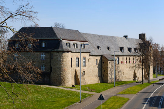 Germany, North Rhine-Westphalia, Mulheim an der Ruhr, Exterior of Broich Castle