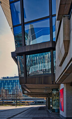 Augustusplatz, Spiegelung im Fenster vom Gewandhaus, Leipzig, Sachsen