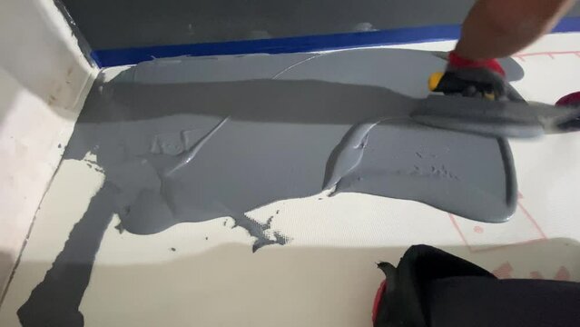 Applying a decorative microcement coating to the floor