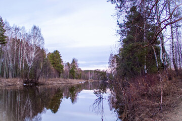 Поселок Евстюниха, пригород Нижнего Тагила, река Баранча. Апрель 2022 год. 