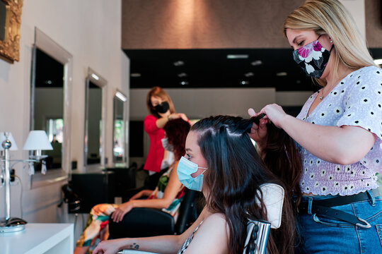 group of female clients with social distance and face mask at a hair salon