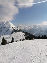 Fototapeta na wymiar Skiing in the snowy slopes of Schladming in the Austrian Alps
