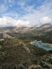 Fototapeta na wymiar The view from El Castell de Guadalest over the Spanish mountains and turquoise lakes