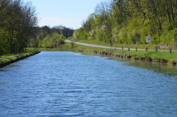 Paysage canal de Bourgogne navigation plaisance