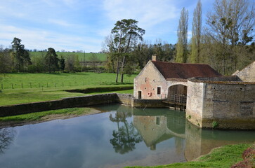 Fototapeta na wymiar Intérieur forge de Buffon sur le canal de Bourgogne