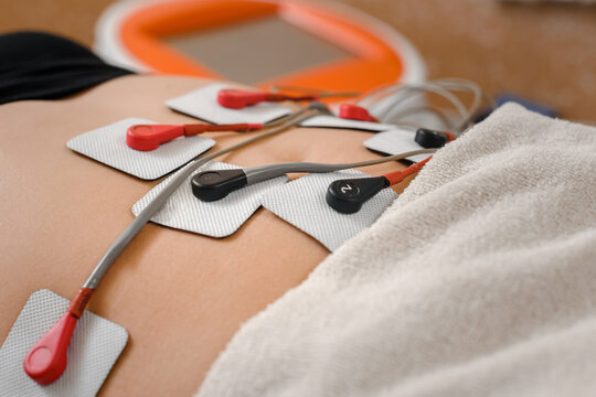 Getting myostimulation procedure of abdominal area for reducing excess weight