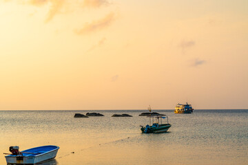 Obraz premium Morning sunrise at Tanod bay of Koh Tao