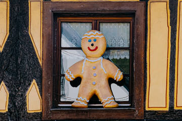 Manele décoratif sur façade à Kaysersberg en Alsace