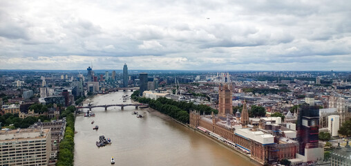 Obraz premium view of the London city of houses of parliament