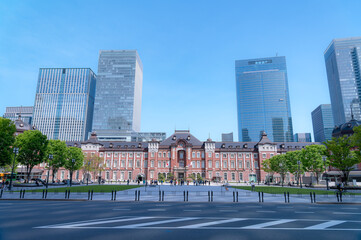 東京都千代田区丸の内のビジネス街の都市景観
