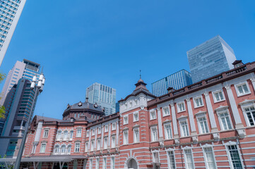 Obraz premium 東京都千代田区丸の内のビジネス街の都市景観