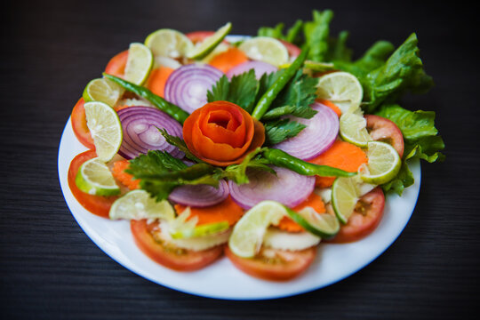 Mixed vegetable salad with tomatoes, red onions and limes. - Powered by Adobe
