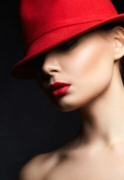 Beautiful woman in ret hat. Girl with red lips make-up