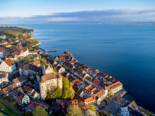 Stadt Meersburg von oben mit Burg Meersburg - Meersburg, Bodensee