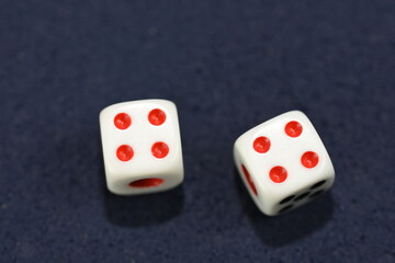 2 dice with number 4 in sight