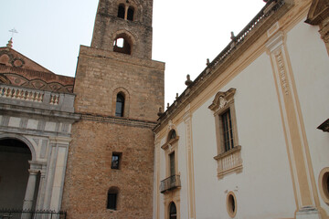 Fototapeta na wymiar medieval cathedral in monreale in sicily (italy)