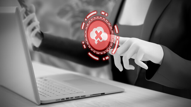 Un Femme essaye d'acc&eacute;der &agrave; un service cloud dont l'acc&egrave;s est refus&eacute;. Rendu 3D