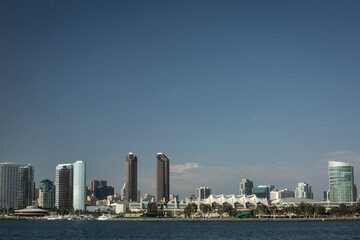Obraz premium Panoramic view of San Diego skyline from the Bay 
