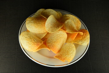 potato chips  on a plate