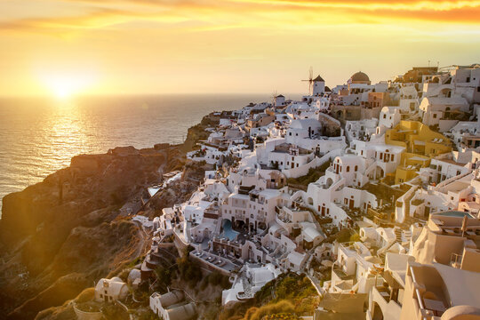 Impressive evening view of Santorini island. Picturesque sunset on the famous Greek resort Oia, Greece, Europe.